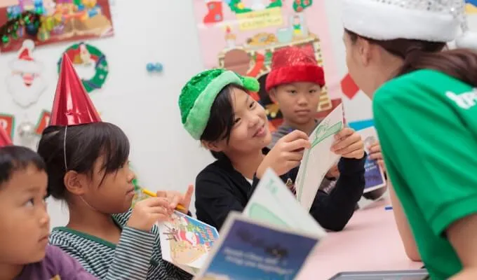 レッスンを受ける子どもたち